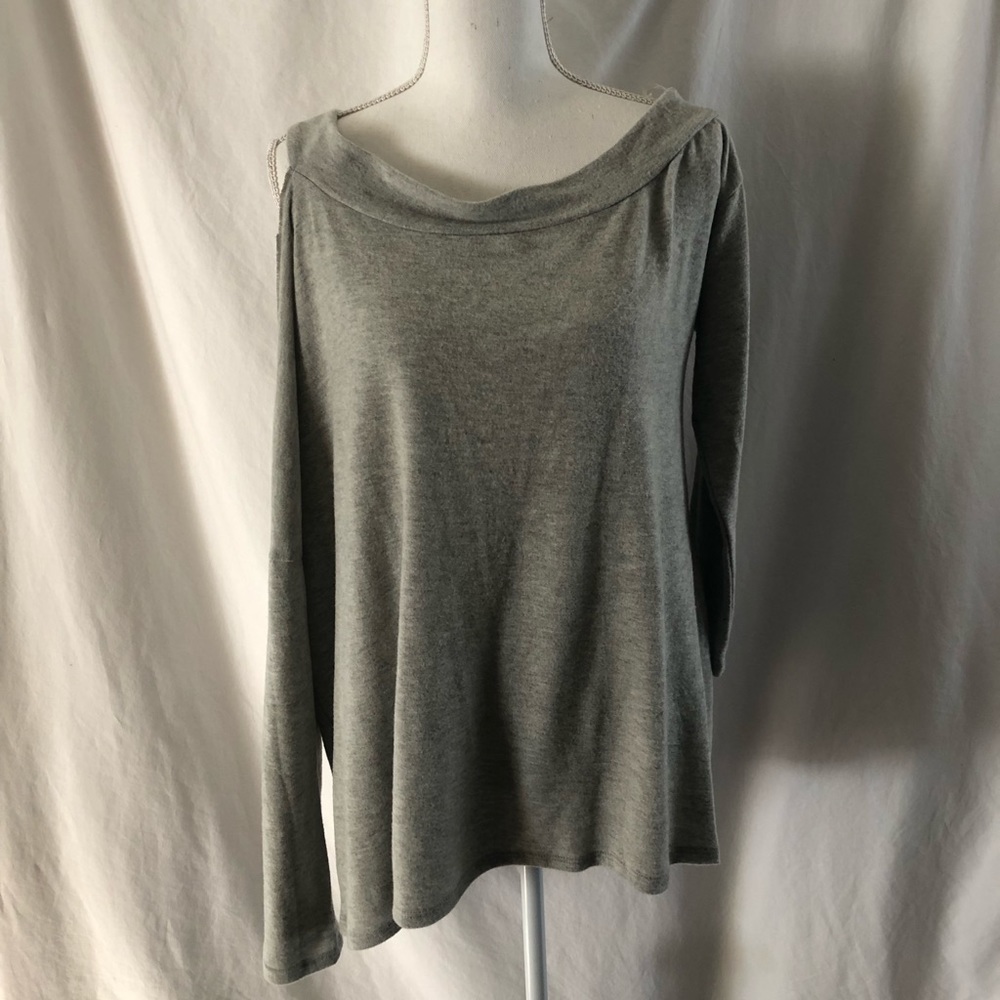 Medium gray open shoulder top Fantastic Fawn